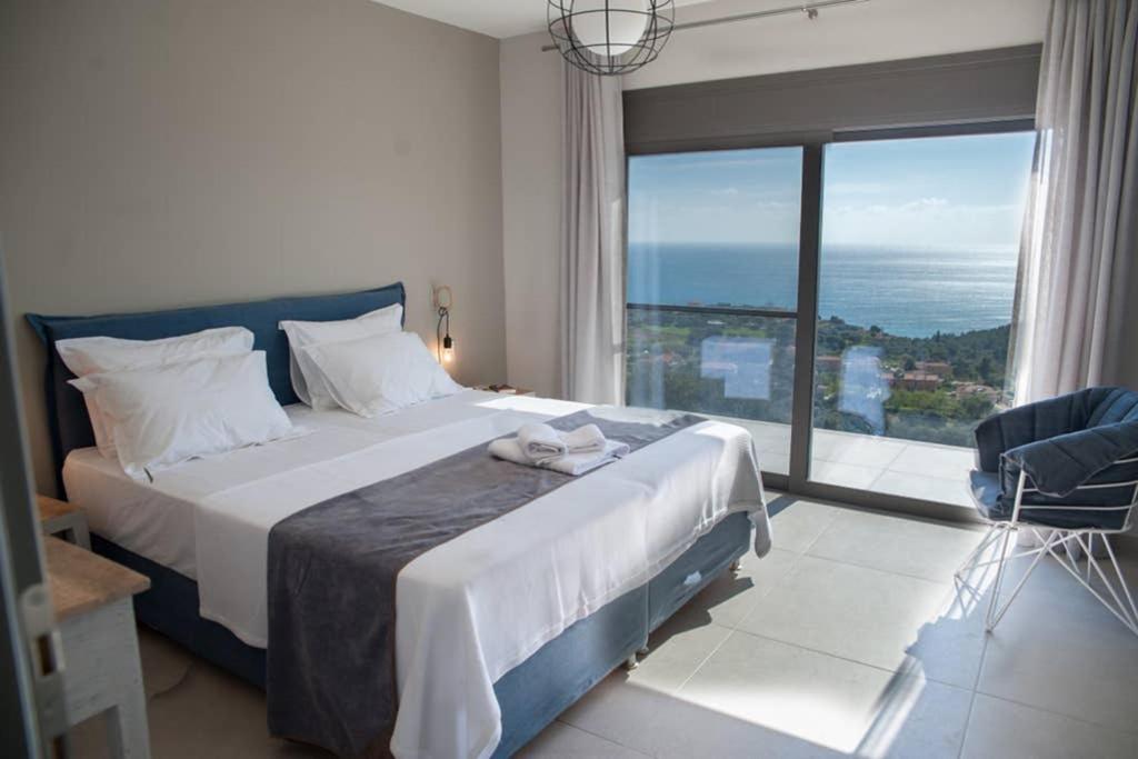New Villa Blue With Private Pool At Trapezaki Livathos  Buitenkant foto