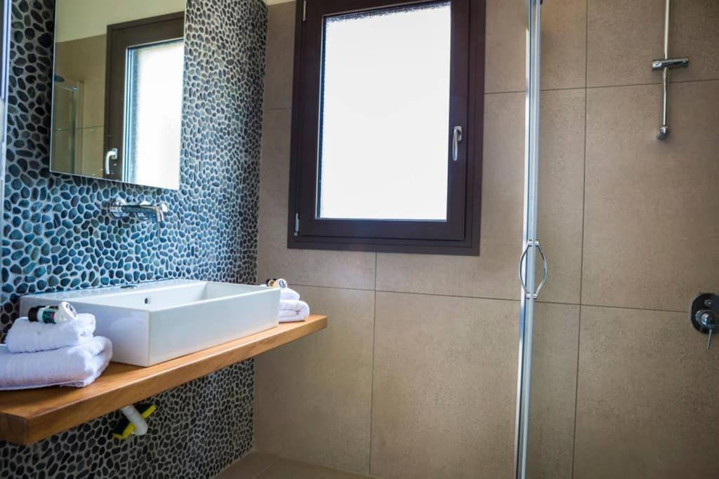 New Villa Blue With Private Pool At Trapezaki Livathos  Buitenkant foto